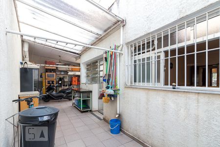 Casa à venda com 184m², 3 quartos e 3 vagasQuintal - fundos