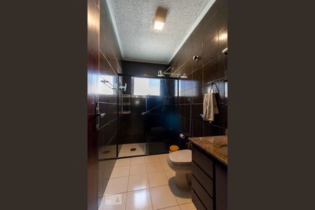 Casa à venda com 184m², 3 quartos e 3 vagasBanheiro social 1