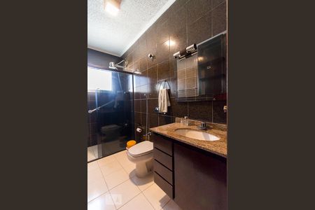 Casa à venda com 184m², 3 quartos e 3 vagasBanheiro social 1