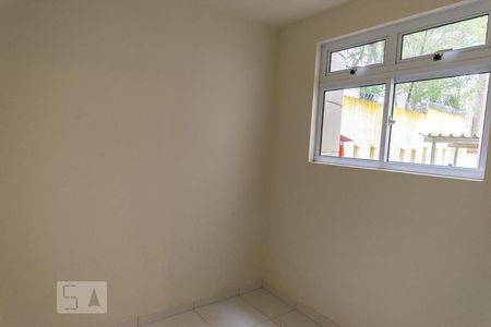 Quarto 2 de apartamento para alugar com 3 quartos, 58m² em Cidade Industrial de Curitiba, Curitiba