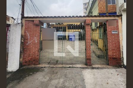 Casa à venda com 120m², 5 quartos e 2 vagas Casa à venda com 120m², 5 quartos e 2 vagasFachada