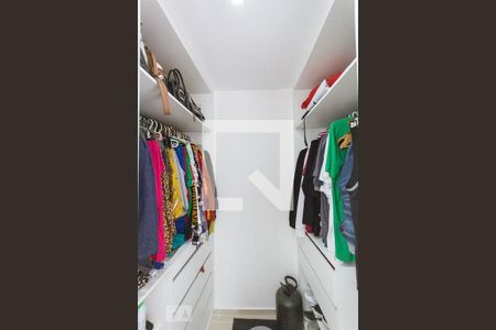 Casa de condomínio à venda com 180m², 3 quartos e 2 vagasSuíte - closet