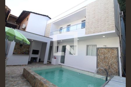 Casa de condomínio à venda com 180m², 3 quartos e 2 vagasFachada