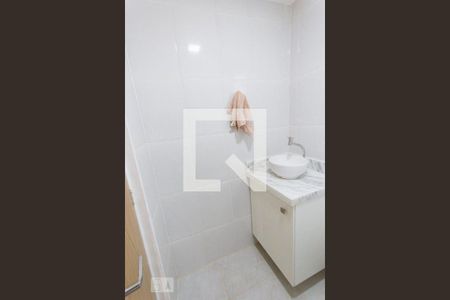 Casa de condomínio à venda com 180m², 3 quartos e 2 vagasLavabo