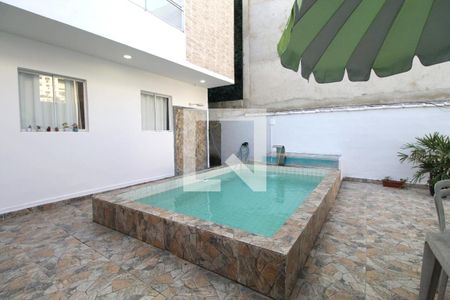 Casa de condomínio à venda com 180m², 3 quartos e 2 vagasPiscina (área externa)