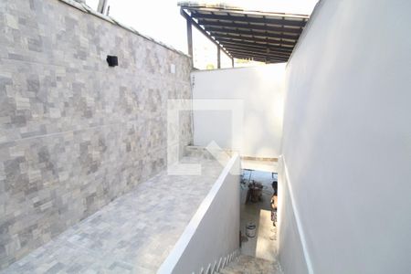 Casa de condomínio à venda com 180m², 3 quartos e 2 vagasEntrada (Área externa) 