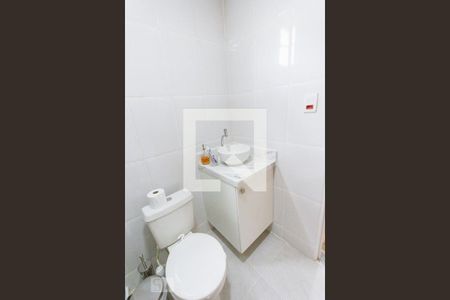 Casa de condomínio à venda com 180m², 3 quartos e 2 vagasBanheiro social