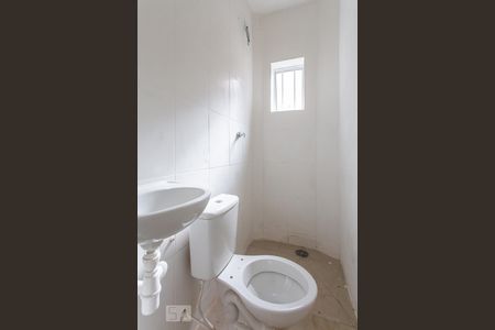 Banheiro de kitnet/studio para alugar com 1 quarto, 21m² em Liberdade, São Paulo
