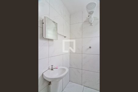 Banheiro de casa de condomínio para alugar com 1 quarto, 40m² em Parque Peruche, São Paulo