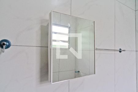 Banheiro de casa de condomínio para alugar com 1 quarto, 40m² em Parque Peruche, São Paulo