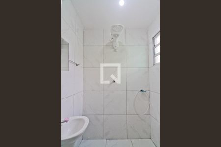 Banheiro de casa de condomínio para alugar com 1 quarto, 40m² em Parque Peruche, São Paulo