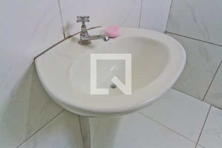 Banheiro de casa de condomínio para alugar com 1 quarto, 40m² em Parque Peruche, São Paulo