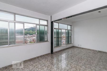 Sala de apartamento para alugar com 2 quartos, 70m² em Olaria, Rio de Janeiro