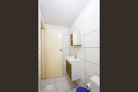 Casa à venda com 100m², 3 quartos e 2 vagas Casa à venda com 100m², 3 quartos e 2 vagasEdícula - Banheiro 2