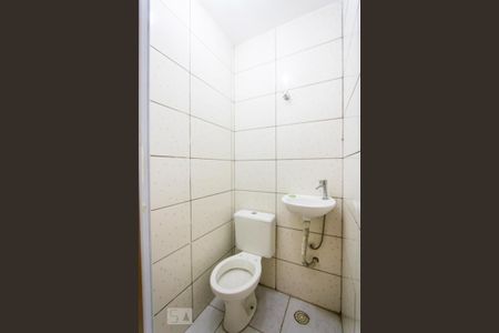 Casa à venda com 100m², 3 quartos e 2 vagas Casa à venda com 100m², 3 quartos e 2 vagasEdícula - Banheiro 1