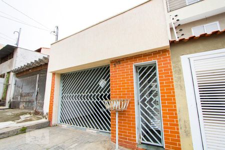 Casa à venda com 100m², 3 quartos e 2 vagas Casa à venda com 100m², 3 quartos e 2 vagasFachada