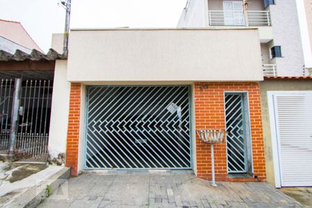 Casa à venda com 100m², 3 quartos e 2 vagas Casa à venda com 100m², 3 quartos e 2 vagasFachada