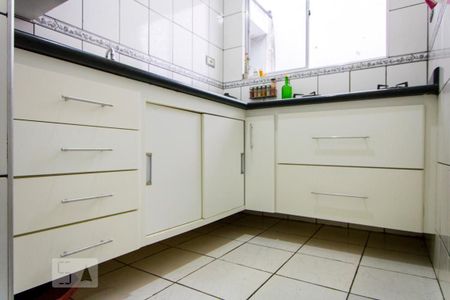 Casa à venda com 100m², 3 quartos e 2 vagas Casa à venda com 100m², 3 quartos e 2 vagasCozinha - Armários