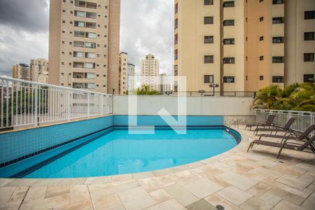 Apartamento à venda com 128m², 3 quartos e 3 vagas Apartamento à venda com 128m², 3 quartos e 3 vagasÁrea comum - Piscina