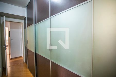 Apartamento à venda com 128m², 3 quartos e 3 vagas Apartamento à venda com 128m², 3 quartos e 3 vagasSuíte 1 - Armários