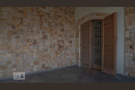 Casa à venda com 285m², 6 quartos e 2 vagasÁrea Externa