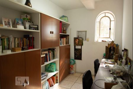 Casa à venda com 552m², 4 quartos e 7 vagas Casa à venda com 552m², 4 quartos e 7 vagasEscritório