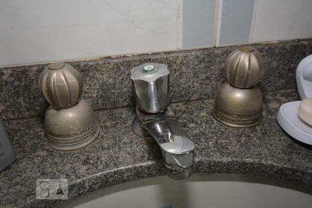 Casa à venda com 240m², 4 quartos e 2 vagasBanheiro da Suíte 1 do Segundo Piso - Torneira