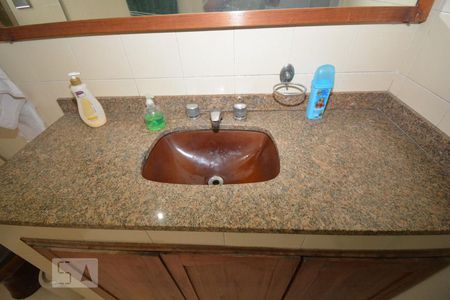 Casa à venda com 240m², 4 quartos e 2 vagasBanheiro Social do Primeiro Piso