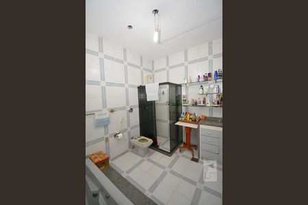 Casa à venda com 240m², 4 quartos e 2 vagasBanheiro da Suíte 1 do Segundo Piso