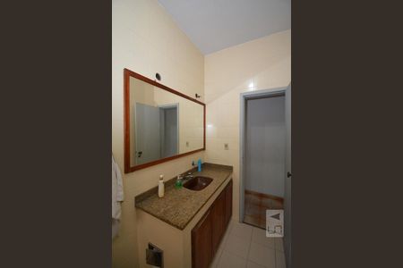 Casa à venda com 240m², 4 quartos e 2 vagasBanheiro Social do Primeiro Piso