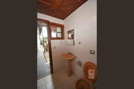 Casa à venda com 240m², 4 quartos e 2 vagasBanheiro da Churrasqueira