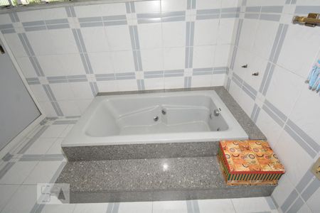 Casa à venda com 240m², 4 quartos e 2 vagasBanheiro da Suíte 1 do Segundo Piso - Banheira da Hidro Massagem