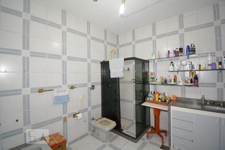 Casa à venda com 240m², 4 quartos e 2 vagasBanheiro da Suíte 1 do Segundo Piso