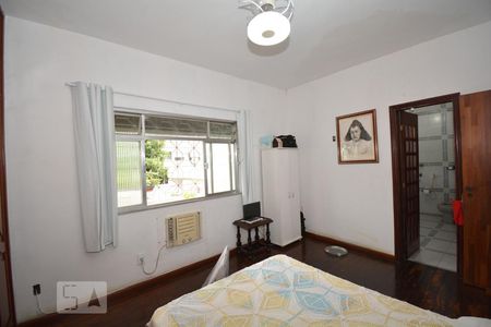 Casa à venda com 240m², 4 quartos e 2 vagasSuíte 1 do Segundo Piso