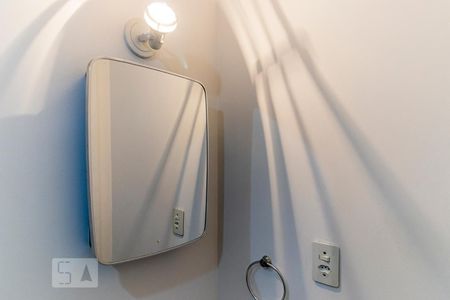 Banheiro - Armário com Espelho de kitnet/studio para alugar com 1 quarto, 25m² em Bela Vista, São Paulo