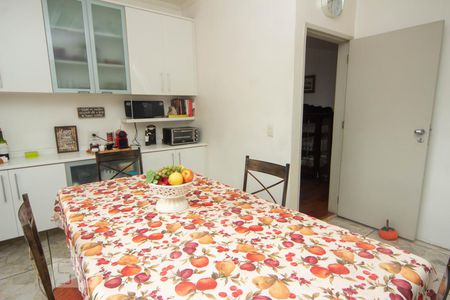 Casa à venda com 493m², 5 quartos e 5 vagas Casa à venda com 493m², 5 quartos e 5 vagasCopa