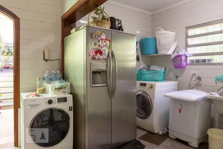 Casa à venda com 275m², 6 quartos e 4 vagas Casa à venda com 275m², 6 quartos e 4 vagasLavanderia