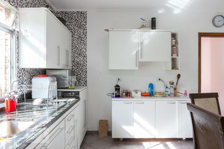 Casa à venda com 275m², 6 quartos e 4 vagas Casa à venda com 275m², 6 quartos e 4 vagasCozinha