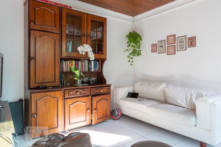 Casa à venda com 275m², 6 quartos e 4 vagas Casa à venda com 275m², 6 quartos e 4 vagasCasa 2 - Sala