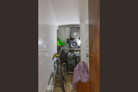 Casa à venda com 275m², 6 quartos e 4 vagas Casa à venda com 275m², 6 quartos e 4 vagasDespensa