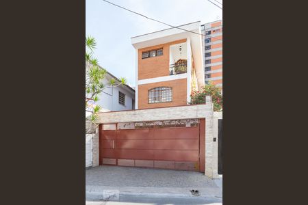 Casa à venda com 275m², 6 quartos e 4 vagas Casa à venda com 275m², 6 quartos e 4 vagasFachada