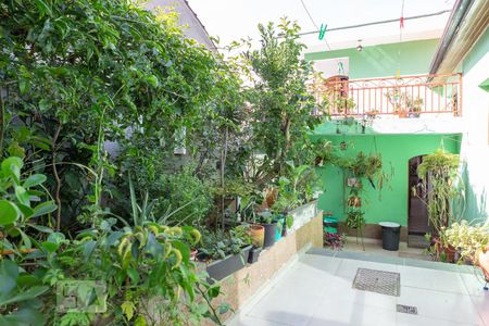 Casa à venda com 275m², 6 quartos e 4 vagas Casa à venda com 275m², 6 quartos e 4 vagasQuintal