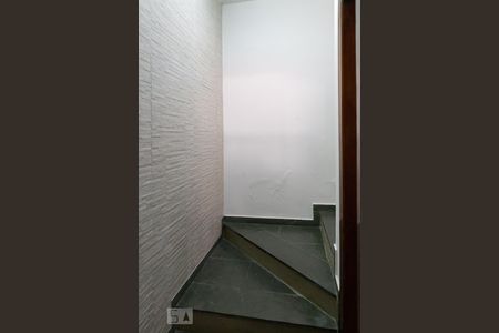 Casa à venda com 275m², 6 quartos e 4 vagas Casa à venda com 275m², 6 quartos e 4 vagasEscada externa