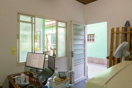 Casa à venda com 275m², 6 quartos e 4 vagas Casa à venda com 275m², 6 quartos e 4 vagasEscritório