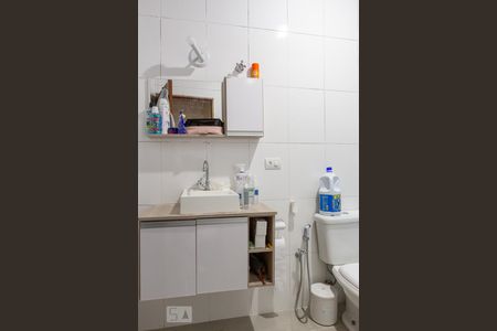 Casa à venda com 275m², 6 quartos e 4 vagas Casa à venda com 275m², 6 quartos e 4 vagasCasa 2 - Banheiro