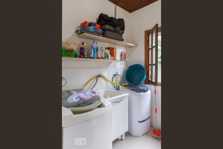 Casa à venda com 275m², 6 quartos e 4 vagas Casa à venda com 275m², 6 quartos e 4 vagasCasa 2 - Lavanderia