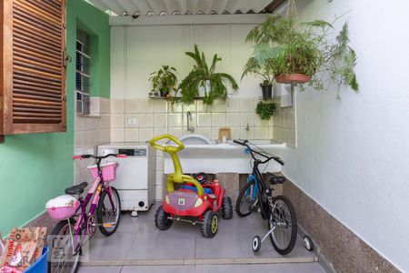 Casa à venda com 275m², 6 quartos e 4 vagas Casa à venda com 275m², 6 quartos e 4 vagasLavanderia 2