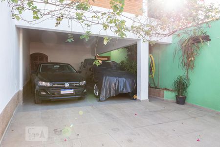 Casa à venda com 275m², 6 quartos e 4 vagas Casa à venda com 275m², 6 quartos e 4 vagasGaragem