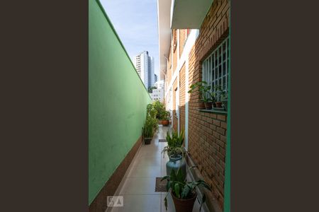 Casa à venda com 275m², 6 quartos e 4 vagas Casa à venda com 275m², 6 quartos e 4 vagasCorredor Externo