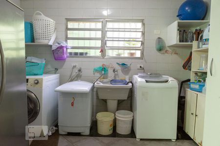 Casa à venda com 275m², 6 quartos e 4 vagas Casa à venda com 275m², 6 quartos e 4 vagasLavanderia